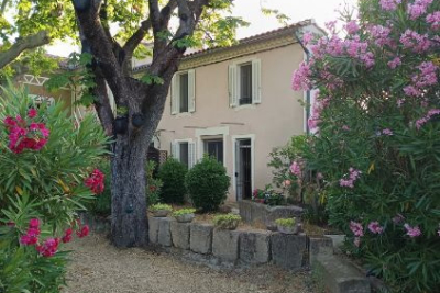 Appartement à louer à CAIRANNE Crestet - 3 pièces - 76 m² 