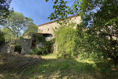 Maison à vendre à AIGALIERS  - 8 pièces - 185 m² 