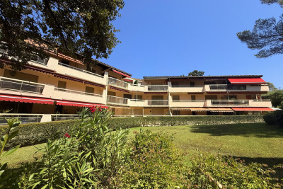 Appartement à vendre à ST-RAPHAËL Valescure Est-Aiguebonne - 4 pièces - 86 m² 