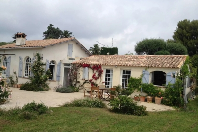 Maison à louer à ANTIBES  - 6 pièces - 140 m² 