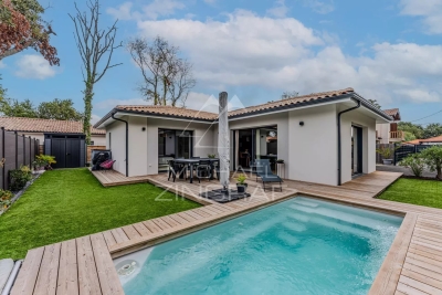 House for sale in GUJAN-MESTRAS  - 6 rooms - 110 m² 