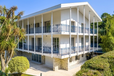 House for sale in ARCACHON  - 7 rooms - 285 m² 