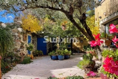 Maison &agrave; vendre &agrave; GRIGNAN  - 8 pi&egrave;ces - 250 m&sup2; 