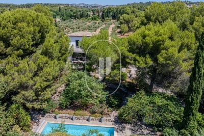 Maison à vendre à MOURIES  - 4 pièces - 150 m² 