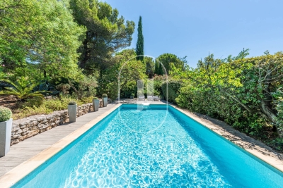 Maison à vendre à MOURIES  - 4 pièces - 150 m² 