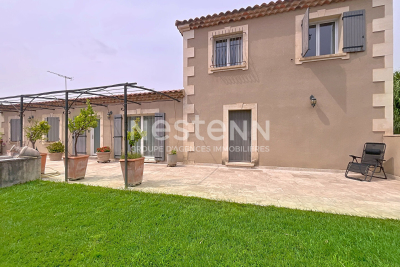 Maison à vendre à MOURIES  - 5 pièces - 156 m² 