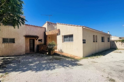 Maison à vendre à MOURIES  - 8 pièces - 185 m² 