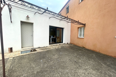 Commerce à louer à ST-CANNAT Le Centre  - 51 m² 