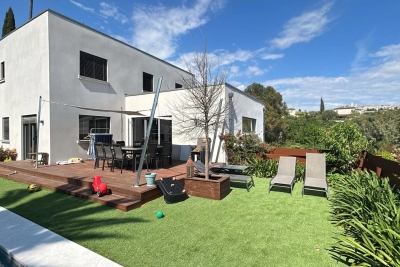 Maison à louer à LA COLLE-SUR-LOUP  - 5 pièces - 180 m² 