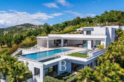 Maison à vendre à LES ISSAMBRES  - 9 pièces - 600 m² 