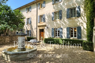 Maison à vendre à RUSTREL Montfavet Pericentre - 11 pièces - 477 m² 