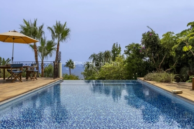 Maison à vendre à CANNES  - 7 pièces - 250 m² 