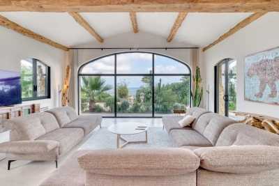 Maison à louer à CAP D'ANTIBES Tenao Inferieur - 7 pièces - 247 m² 