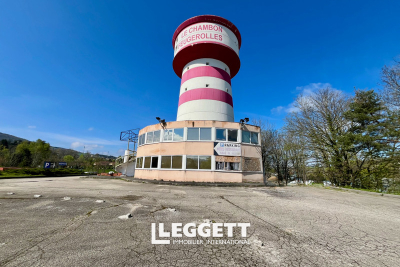 Bien à vendre à LE CHAMBON FEUGEROLLES   - 728 m² 