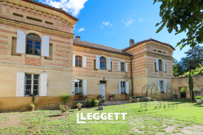 Maison à vendre à UZÈS Sud - 15 pièces - 460 m² 