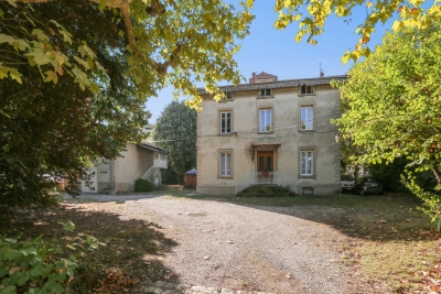 Bien à vendre à SATHONAY CAMP  - 8 pièces - 557 m² 