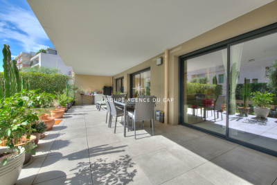 Appartement à vendre à ST-RAPHAËL Valescure Est-Aiguebonne - 3 pièces - 76 m² 