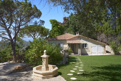 Maison à louer à MOUGINS Sainte-Catherine - 8 pièces - 220 m² 