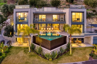 Maison à vendre à EZE  - 12 pièces - 484 m² 