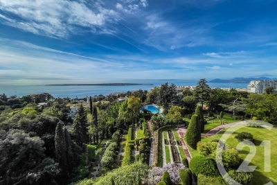 Apartment to rent in CANNES Moulieres - 4 rooms - 152 m² 