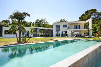 Maison à vendre à AIX-EN-PROVENCE La Berarde - 6 pièces - 272 m² 