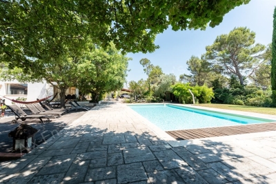 Maison à vendre à EGUILLES  - 11 pièces - 400 m² 