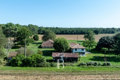 Maison à vendre à SOUSTONS  - 9 pièces - 207 m² 