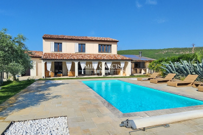 Maison à vendre à ONGLES  - 7 pièces - 264 m² 