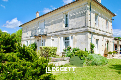 Maison à vendre à ST-MICHEL-DE-FRONSAC  - 10 pièces - 300 m² 