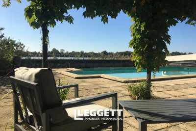 Maison &agrave; vendre &agrave; ST-MICHEL-DE-FRONSAC  - 10 pi&egrave;ces - 280 m&sup2; 