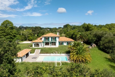 Maison à vendre à URRUGNE  - 9 pièces - 360 m² 