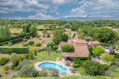 Maison &agrave; vendre &agrave; AIX-EN-PROVENCE  - 11 pi&egrave;ces - 376 m&sup2; 