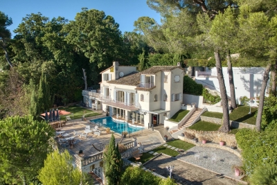 Maison à vendre à MOUGINS Croix des Gardes - 9 pièces - 313 m² 