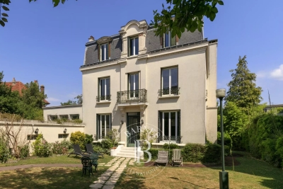 Maison &agrave; vendre &agrave; SURESNES Bleuzen - 10 pi&egrave;ces - 430 m&sup2; 