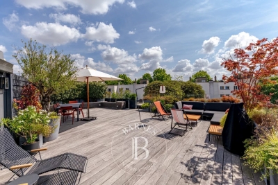 Appartement à vendre à NEUILLY SUR SEINE Salle des Fetes - 5 pièces - 104 m² 