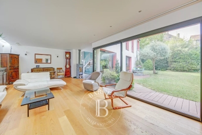 Maison &agrave; vendre &agrave; VIROFLAY  - 9 pi&egrave;ces - 285 m&sup2; 