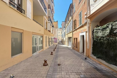 Bien à vendre à CANNES Le Vieux Port-Les Iles - 20 pièces - 400 m² 