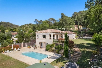 Maison à vendre à MOUGINS  - 6 pièces - 240 m² 