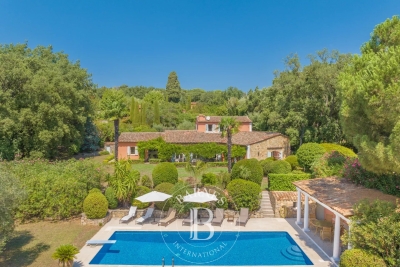 Maison &agrave; vendre &agrave; GRASSE  - 7 pi&egrave;ces - 237 m&sup2; 