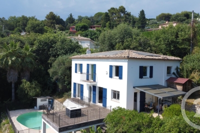 House for sale in CHATEAUNEUF-GRASSE  - 4 rooms - 135 m² 
