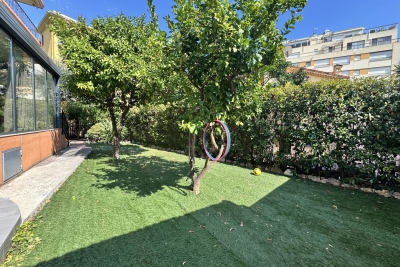 Appartement à vendre à ROQUEBRUNE-CAP-MARTIN Croisette-Palm-Beach - 4 pièces - 83 m² 