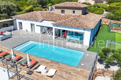 Maison &agrave; vendre &agrave; LES ADRETS-DE-L'ESTÉREL  - 7 pi&egrave;ces - 203 m&sup2; 