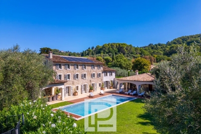 Maison &agrave; vendre &agrave; MOUGINS  - 9 pi&egrave;ces - 405 m&sup2; 