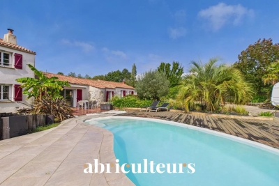 Maison à vendre à ST HILAIRE DE CHALEONS  - 8 pièces - 188 m² 