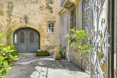 Maison à vendre à COURTHEZON Meyne Claire-Paluds-Costieres de Coudoul - 16 pièces - 388 m² 