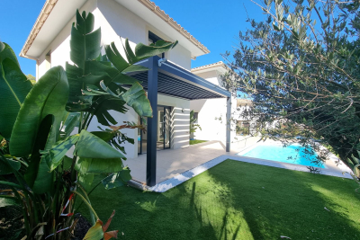 House for sale in CAVALAIRE-SUR-MER  - 5 rooms - 152 m² 