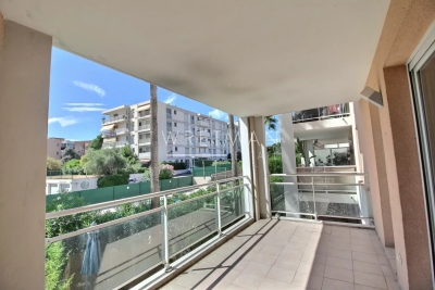 Appartement à vendre à ANTIBES Pastorelle-Bosquets - 3 pièces - 77 m² 