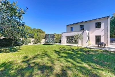 Maison à vendre à ROBION Montfavet Pericentre - 5 pièces - 120 m² 