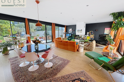 Maison à vendre à CHASSIEU  - 8 pièces - 251 m² 