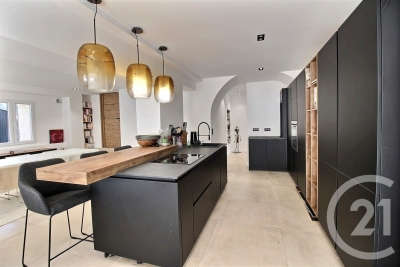 Maison à vendre à CHATEAUNEUF-GRASSE  - 5 pièces - 141 m² 